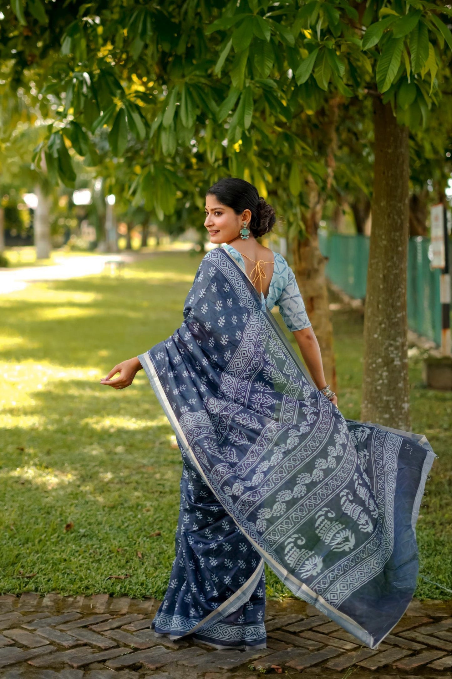 Dhanwari Cotton Saree with Traditional Digital Block Print & Zari Border – Contrast Blouse Piece