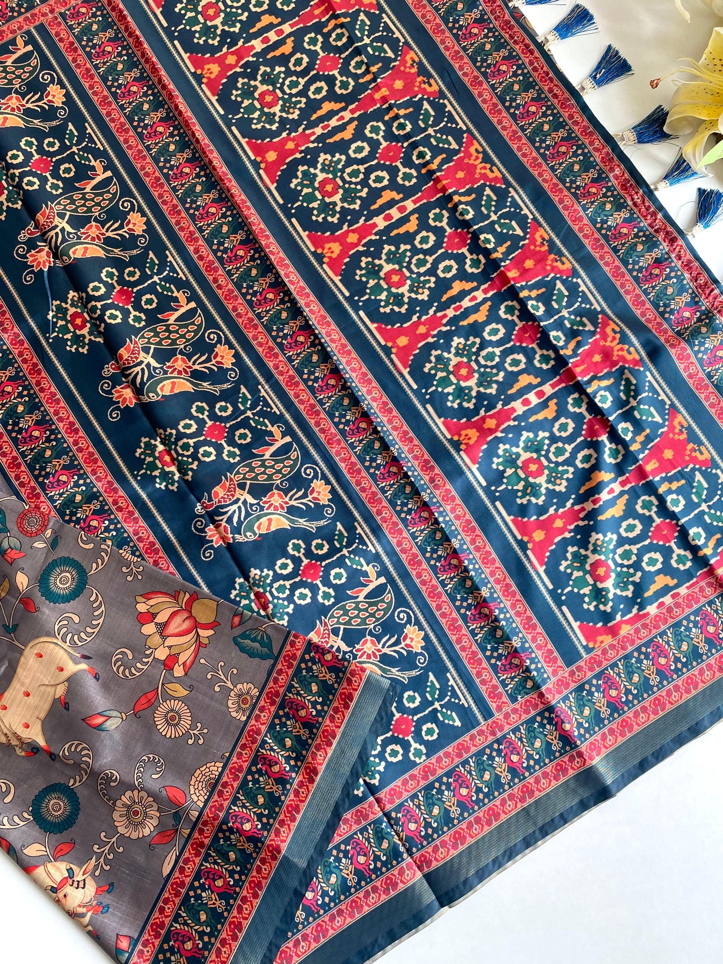 Dola Viscose Saree with Digital Print & Zari Patta Border