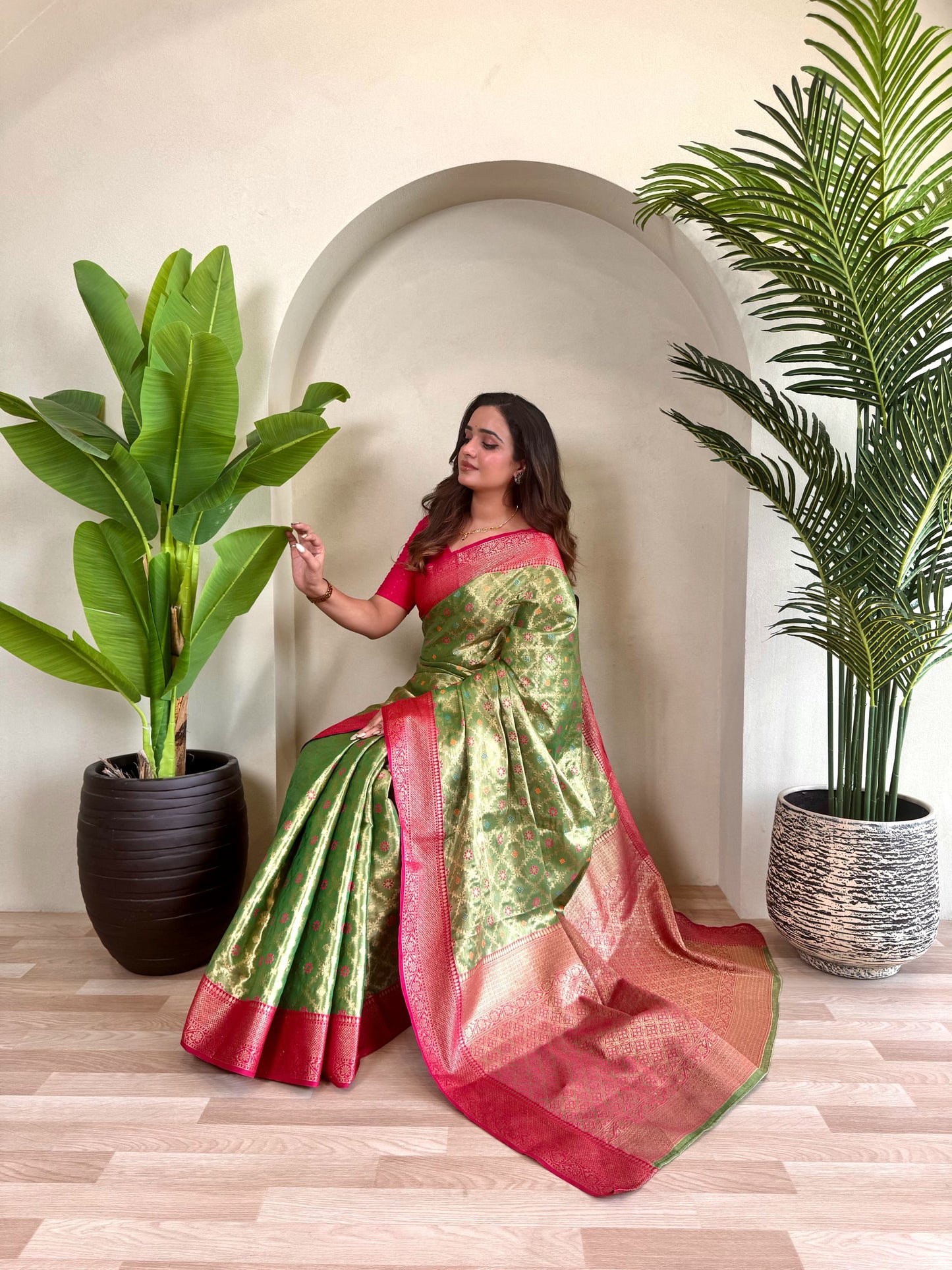 Shreya - Exquisite Pure Tissue Silk Saree with Intricate Zari Weaving