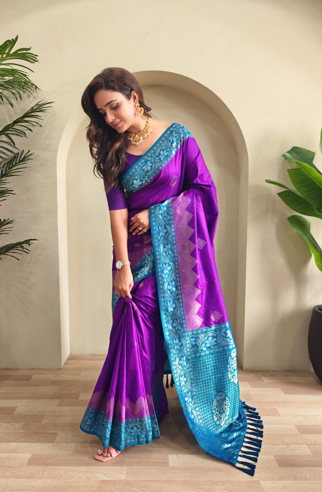 Vidhi | Dual-Tone Silk Saree with Zari Weaves & Designer Border