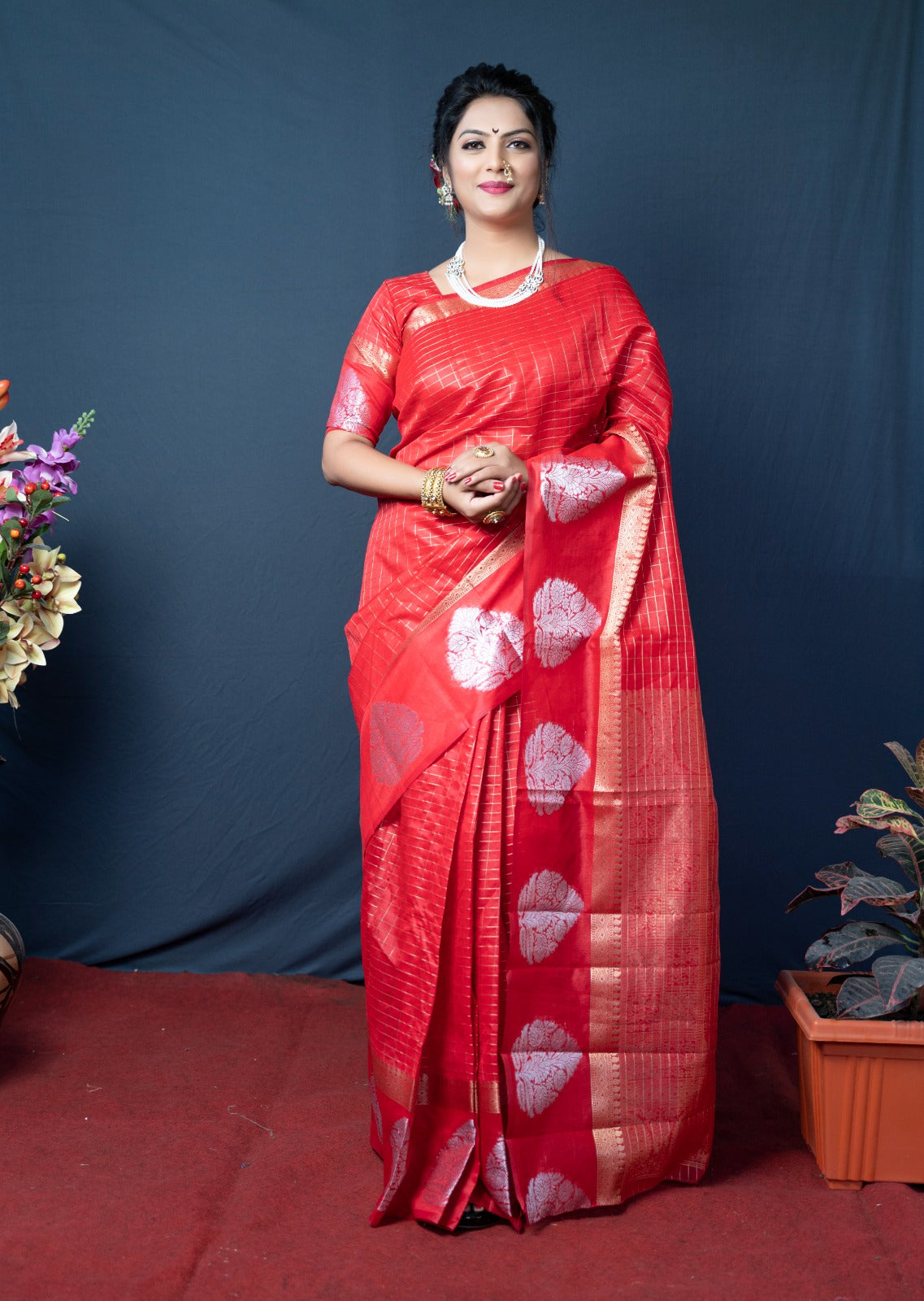 Chex Linen Saree with Gold & Silver Zari Work