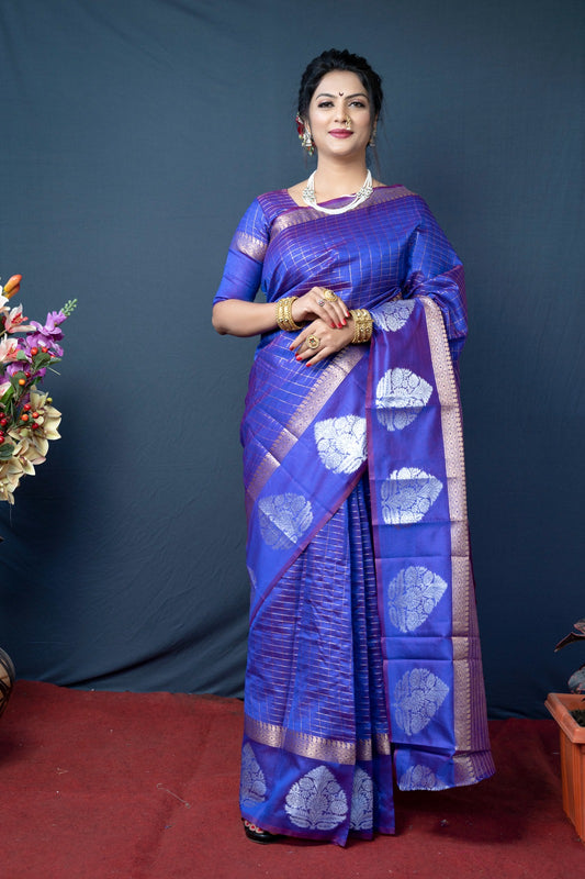 Chex Linen Saree with Gold & Silver Zari Work