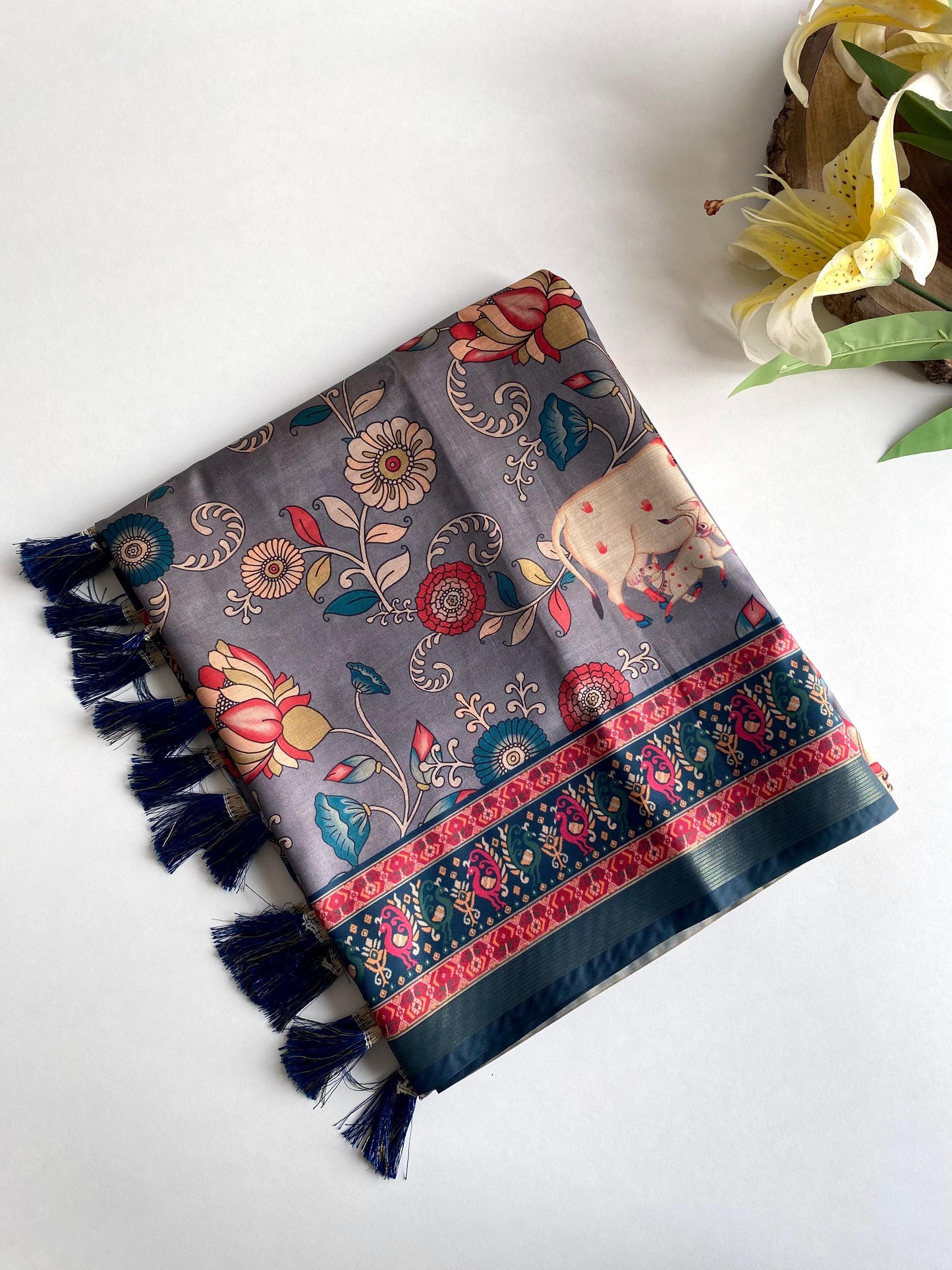 Dola Viscose Saree with Digital Print & Zari Patta Border