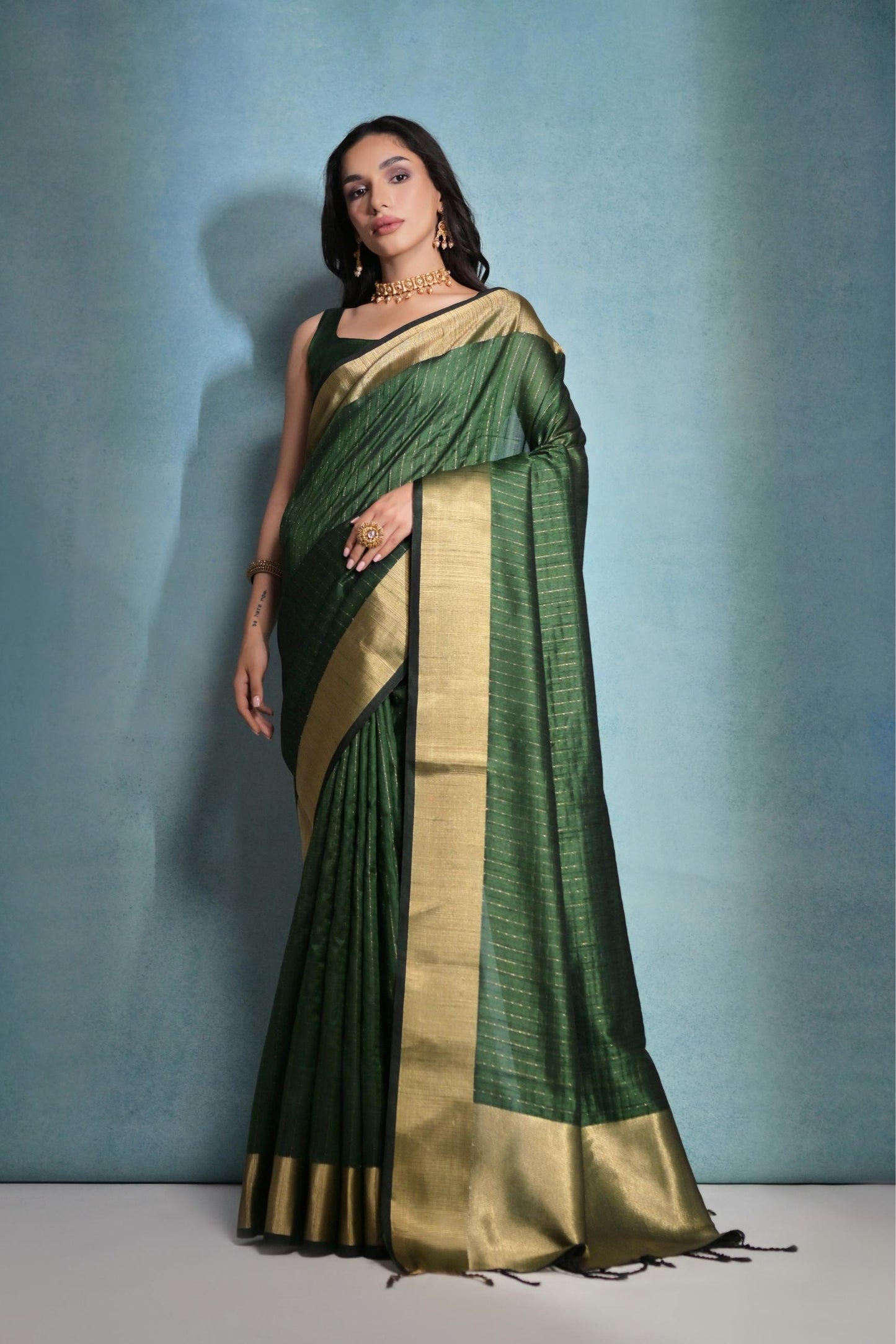 Raw Silk Dot | Premium Banarasi Raw Silk Saree with Zari Detail