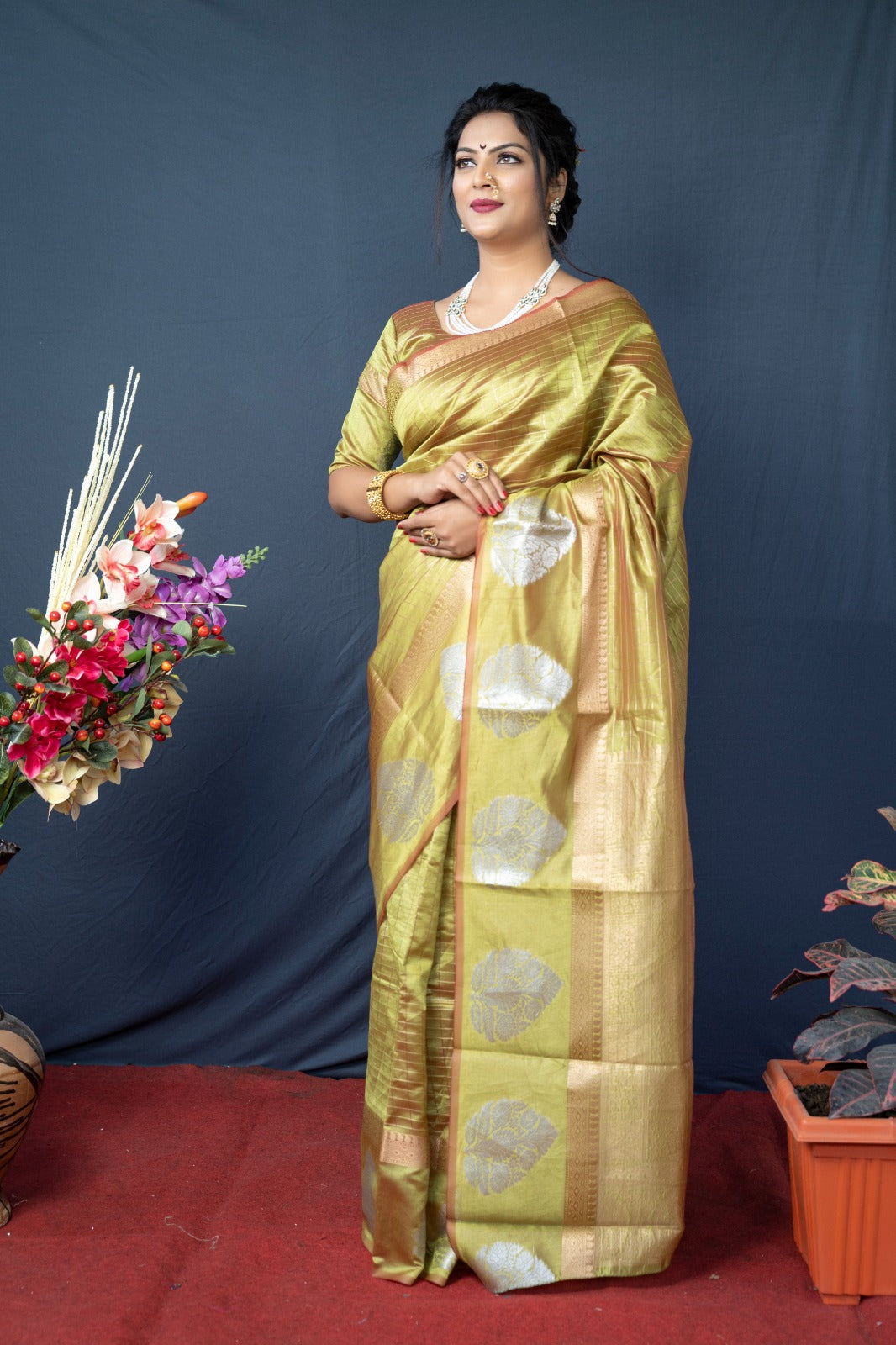 Chex Linen Saree with Gold & Silver Zari Work