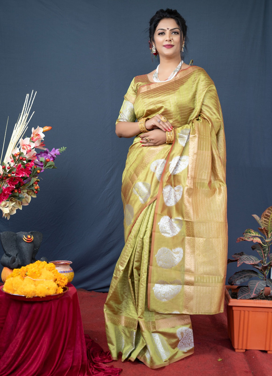Chex Linen Saree with Gold & Silver Zari Work